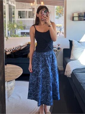 Banana Republic Navy and Blue Patterned Midi Skirt (XS)